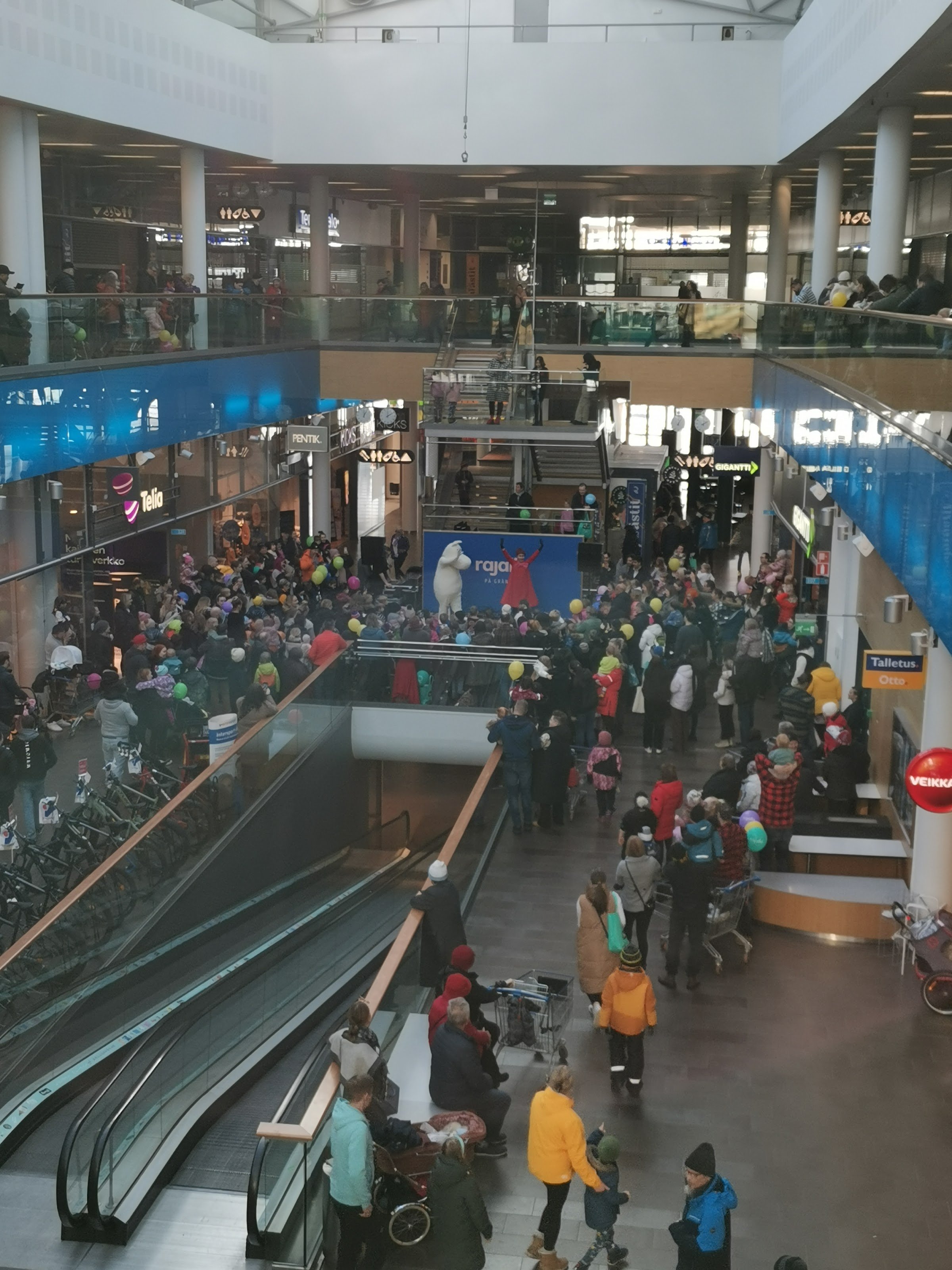 Köpcentret Rajalla - På Gränsen